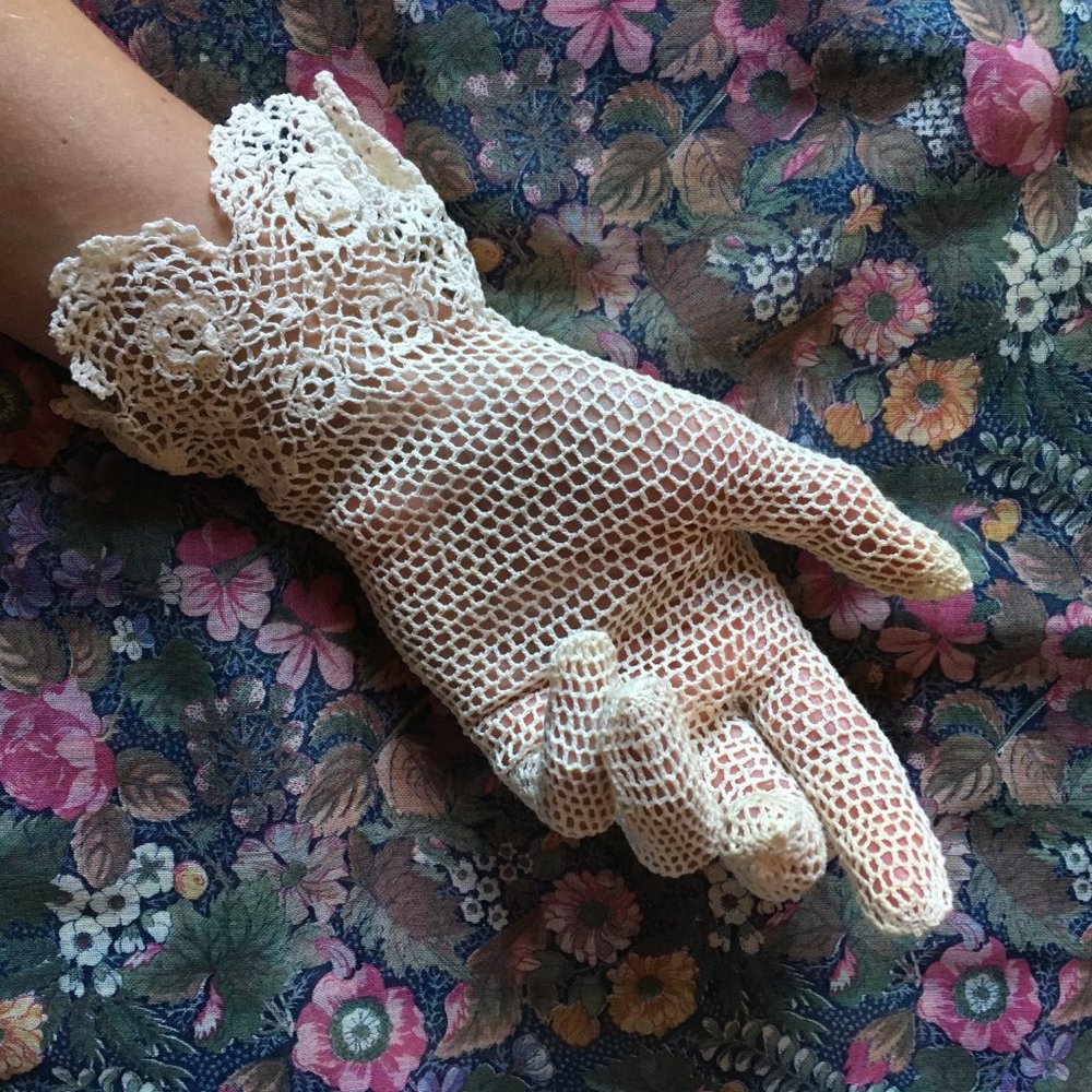 S O L D * Handmade Vintage Cotton Crochet Lace Gloves, Size 6.5-7 - Picture 4 of 5